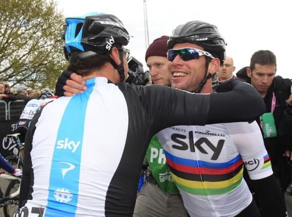 Mark Cavendish at the finish with this Sky teammates