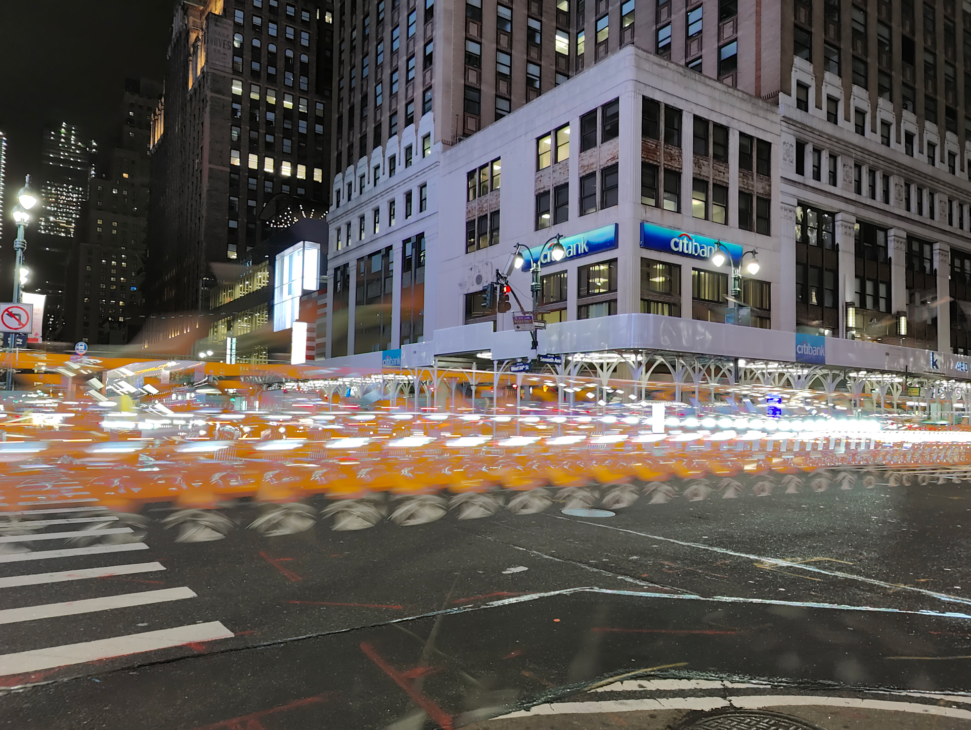 OnePlus 10 Pro Long Exposure street image