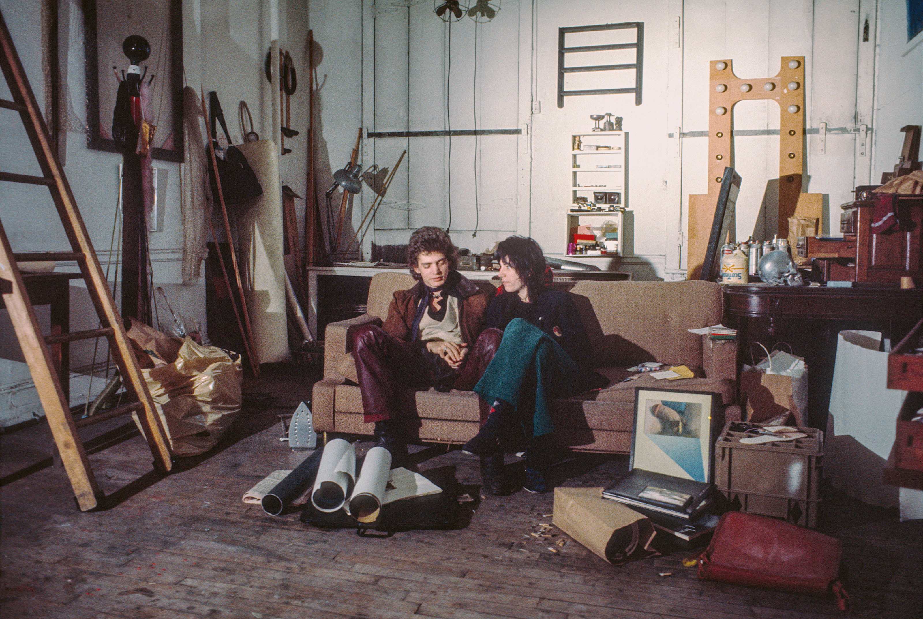 Robert Mappelthorpe and Patti Smith in the Chelsea Hotel, 1970