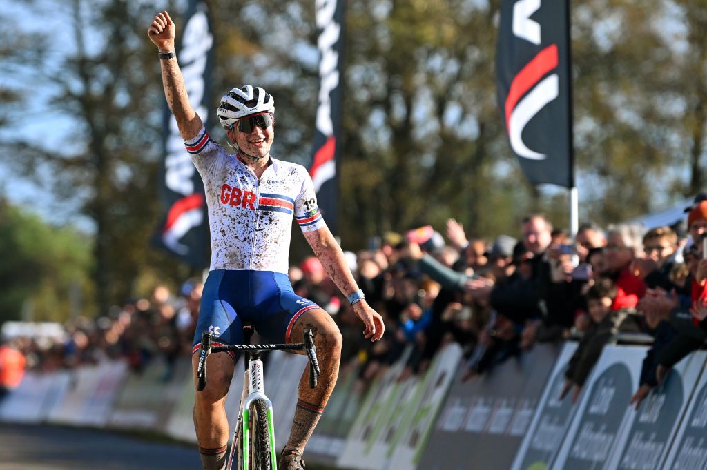 2023 European Cyclo-cross Championships: Zoe Bäckstedt takes win in the U23 Women&#039;s Race