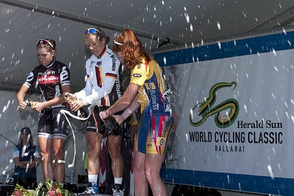 Podium (L-R): Liesilot Decroix, Trixi Worrack and Carla Swart prepare to spray the champers on the podium in Buninyong.