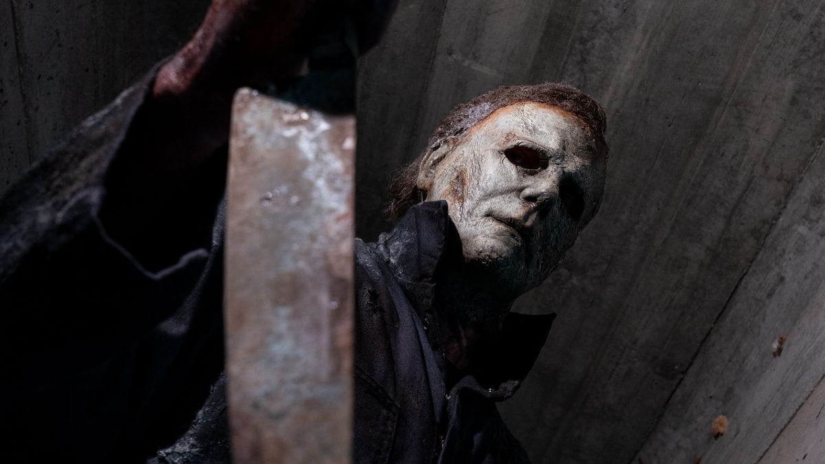 Halloween Ends Set Photo Shows Michael Myers Without His Mask Cinemablend