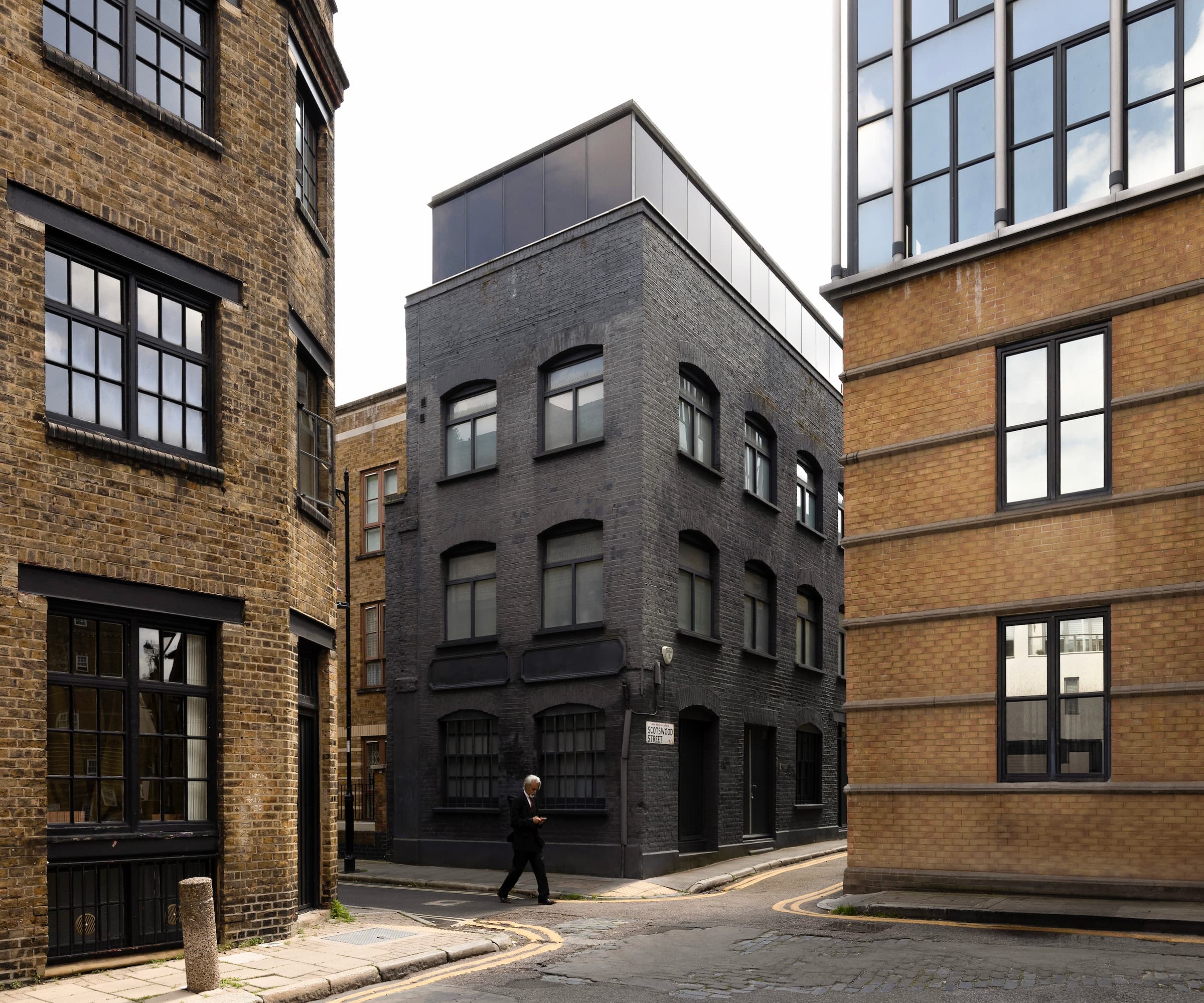 A five-storey house with a black facade