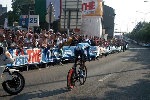 Paolo Savoldelli (Discovery Channel) sets off