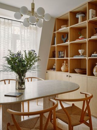 A dining room with a mix of open and closed storage