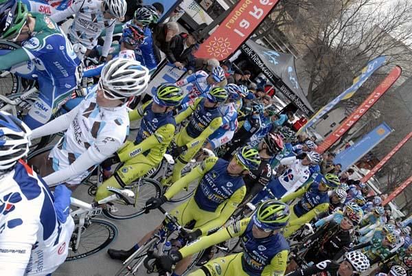 Riders line up before the start of stage 2.