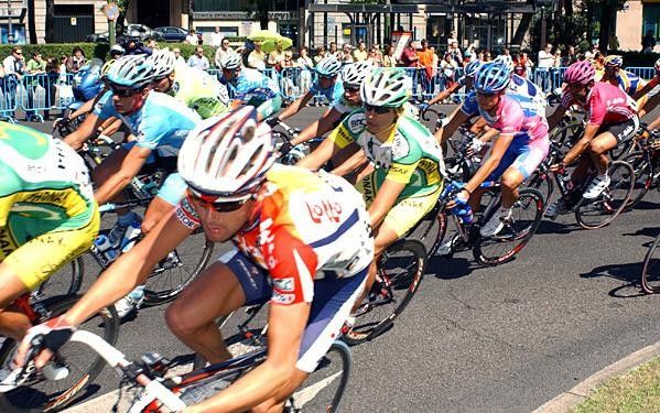 Tight racing on the final stage