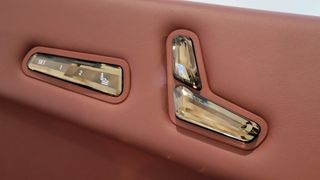 Controles de asiento en el BMW iX