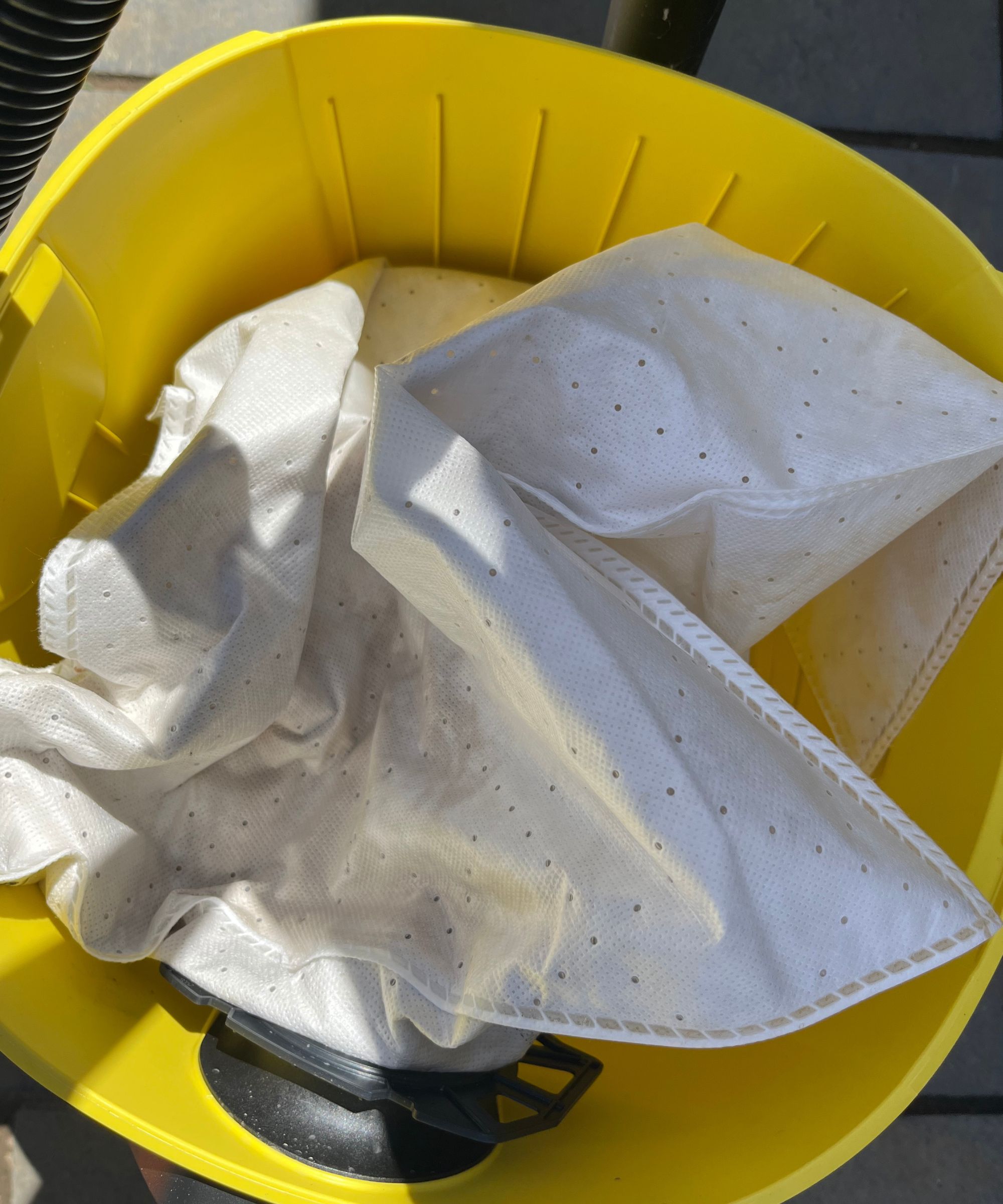 The Karcher fleece bag is easy to install and remove. It'll need to be removed when cleaning up liquids.