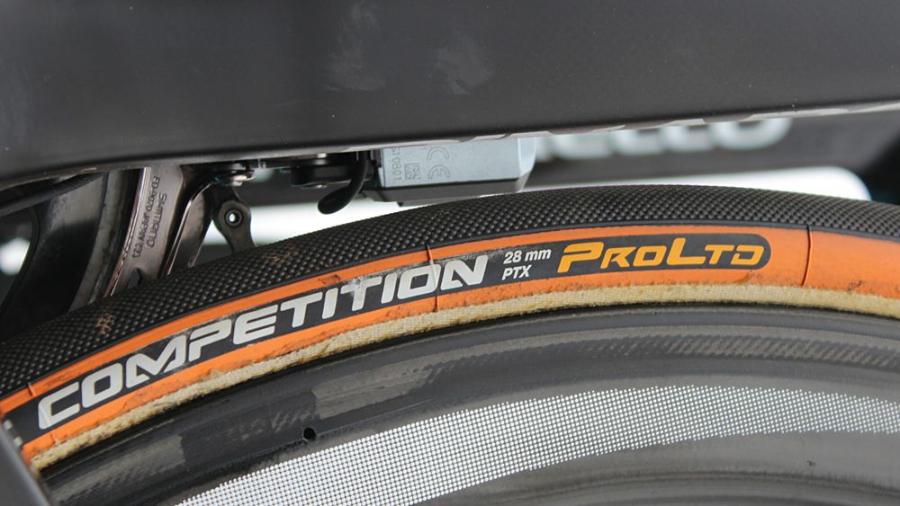 While most teams raced 25mm tubulars, a few 28mm back-ups were found on team cars