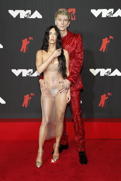 new york, new york september 12 l r megan fox and machine gun kelly attend the 2021 mtv video music awards at barclays center on september 12, 2021 in the brooklyn borough of new york city photo by kevin mazurmtv vmas 2021getty images for mtv viacomcbs