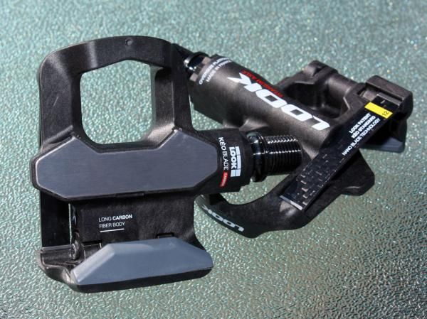 The non-replaceable stainless steel plate is even bigger and wider than on the standard K&eacute;O 2 Max