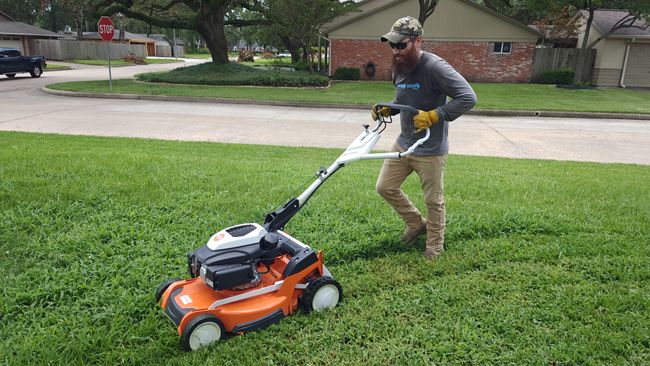 STIHL RM 655 VS Lawn Mower review: a premium gas lawn mower which is a ...
