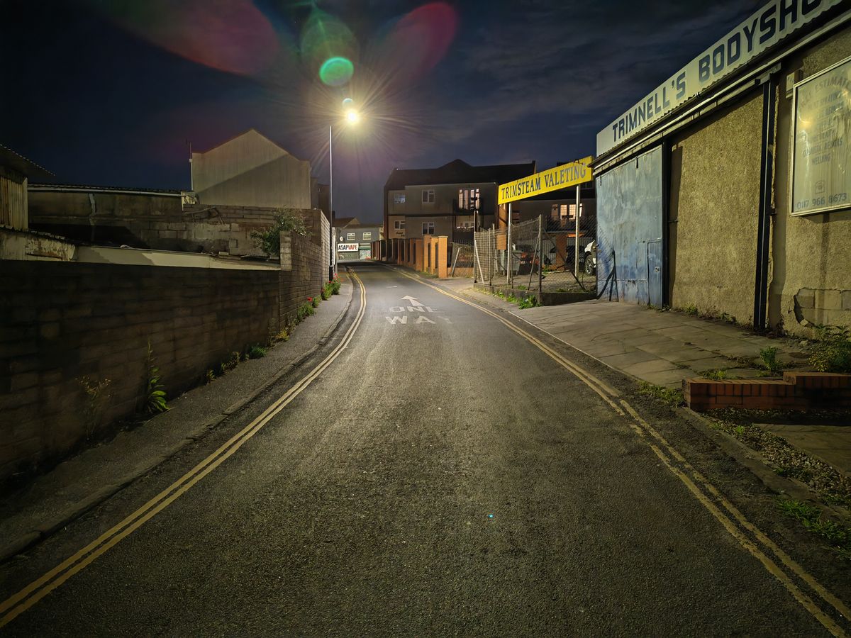 A shot taken on the Honor 400 Pro 50x showing an road at night