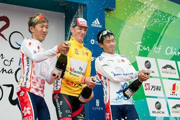The jersey holders let loose with the champagne.
