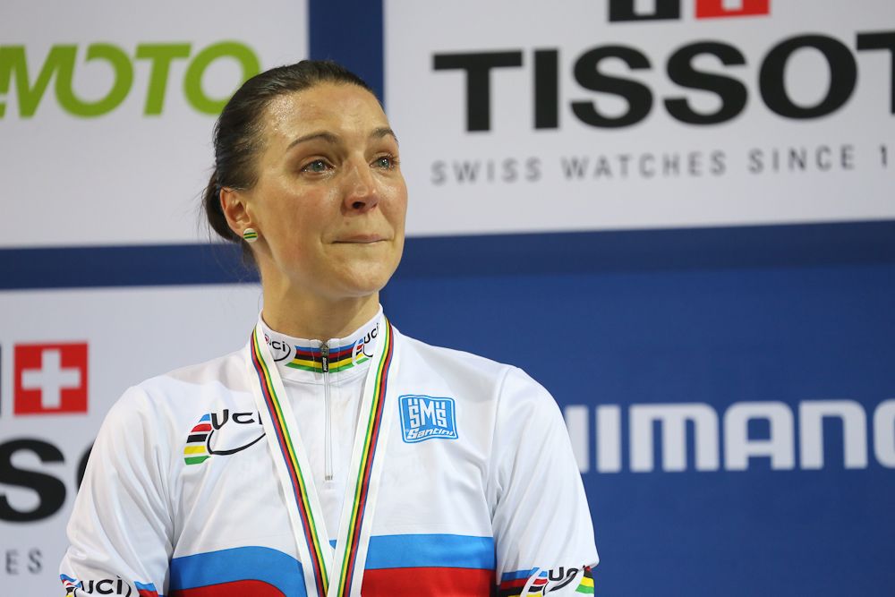 Rebecca Wiasak (AUS) in the rainbow jersey.