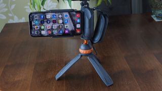Has anyone used a ShiftCam ProGrip with their iPhone in this group?  Thoughts? Received mine today going to give it a try : r/iPhoneography