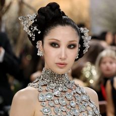 ejae attends the met gala wearing chunky neck jewelry and silver hair accessories