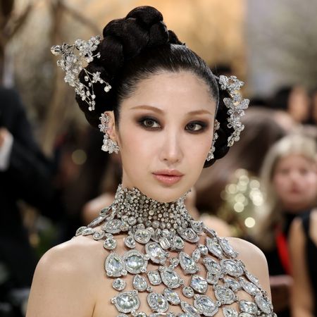 ejae attends the met gala wearing chunky neck jewelry and silver hair accessories