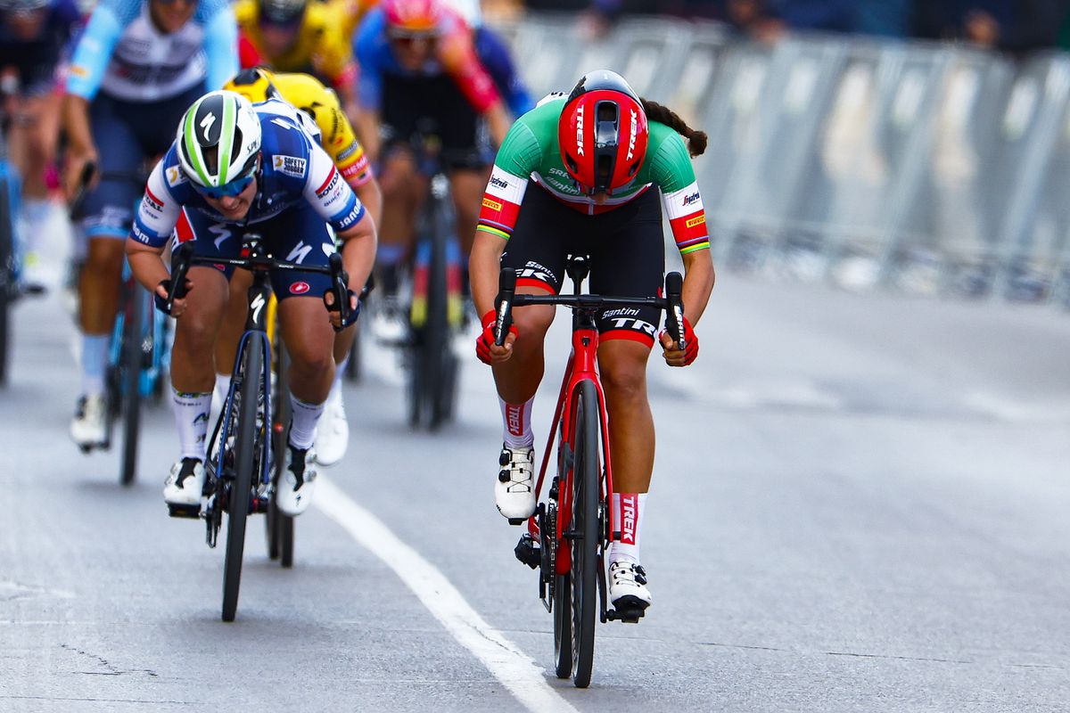 Volta Comunitat Valenciana Femines 2023 - 7th Edition - 1st stage Valencia - Sagunt 119km - 16/02/2023 - Elisa Balsamo (ITA - Trek - Segafredo) - Lotta Henttala (FIN - AG Insurance - Soudal - Quick Step) - Coryn Labecki (USA - Team Jumbo - Visma) - photo Rafa Gomez/SprintCyclingAgencyÂ©2023