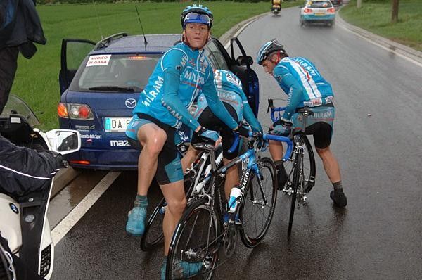 Alessandro Petacchi (Milram) surrounded by teammates after his crash