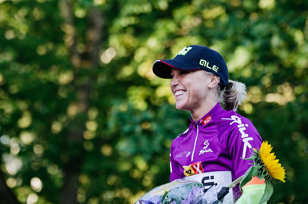 Shelley Olds (Ale-Cipollini) wins the criterium and the sprint competitions