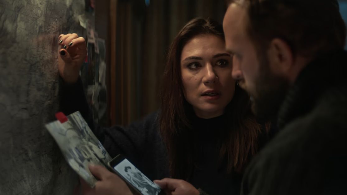 Forst and Olga looking at their investigation board in Detective Forst episode 2.