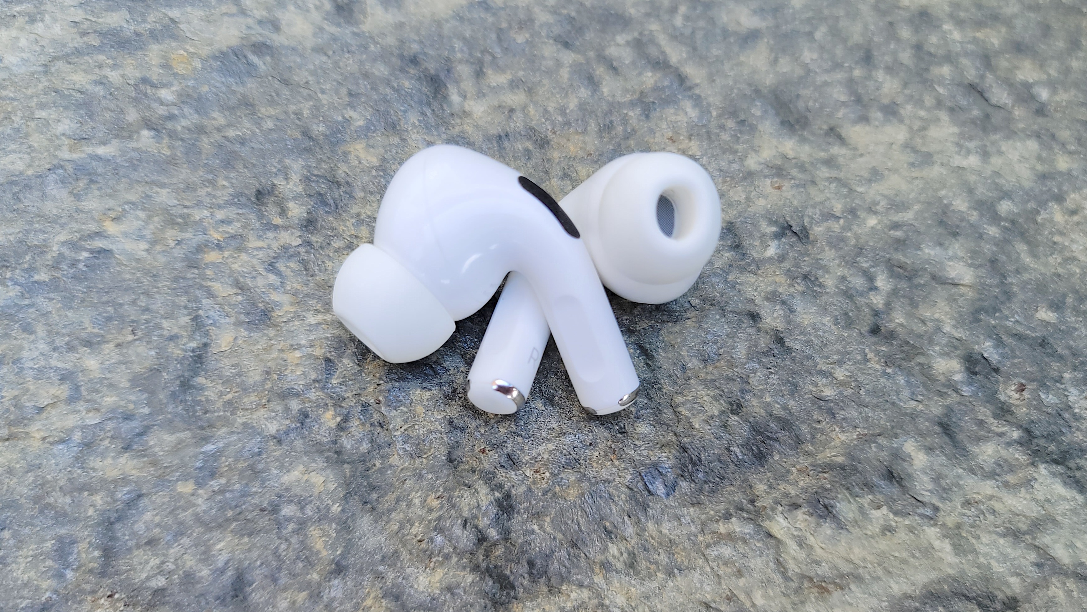 Samsung Galaxy Buds 2 vs. AirPods Pro