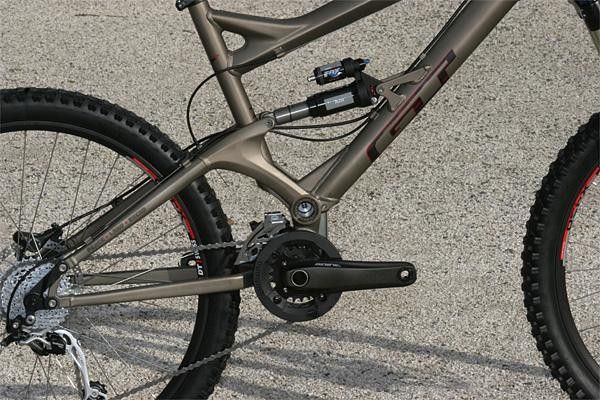 The Fox DHX Air 4.0 rear shock is now equipped with an easier-to-use two-position ProPedal switch.