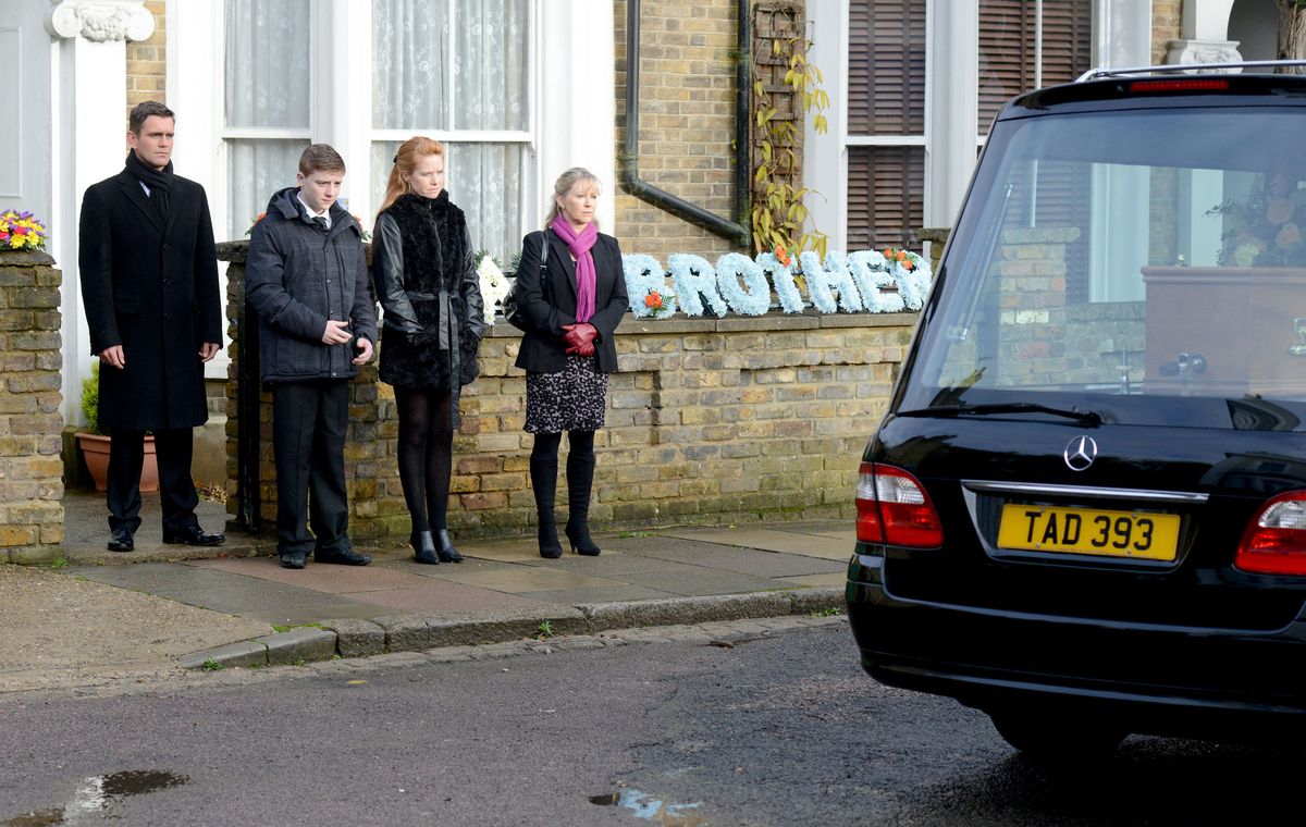 The family gathers for Derek&#039;s funeral