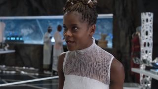 Shuri insulting T'Challa's shoes in her lab