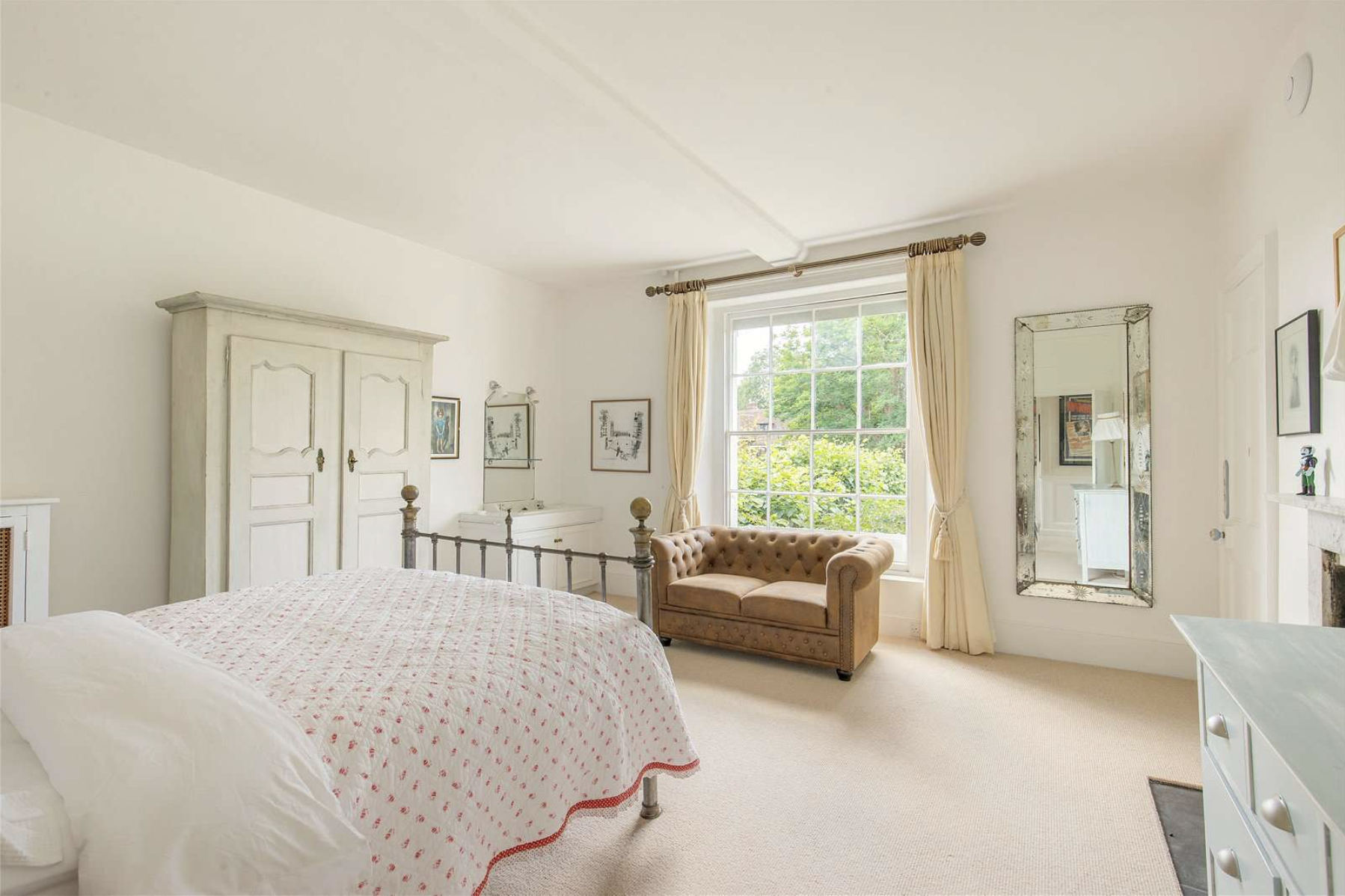 Pictures of Tim Burton's Oxfordshire home