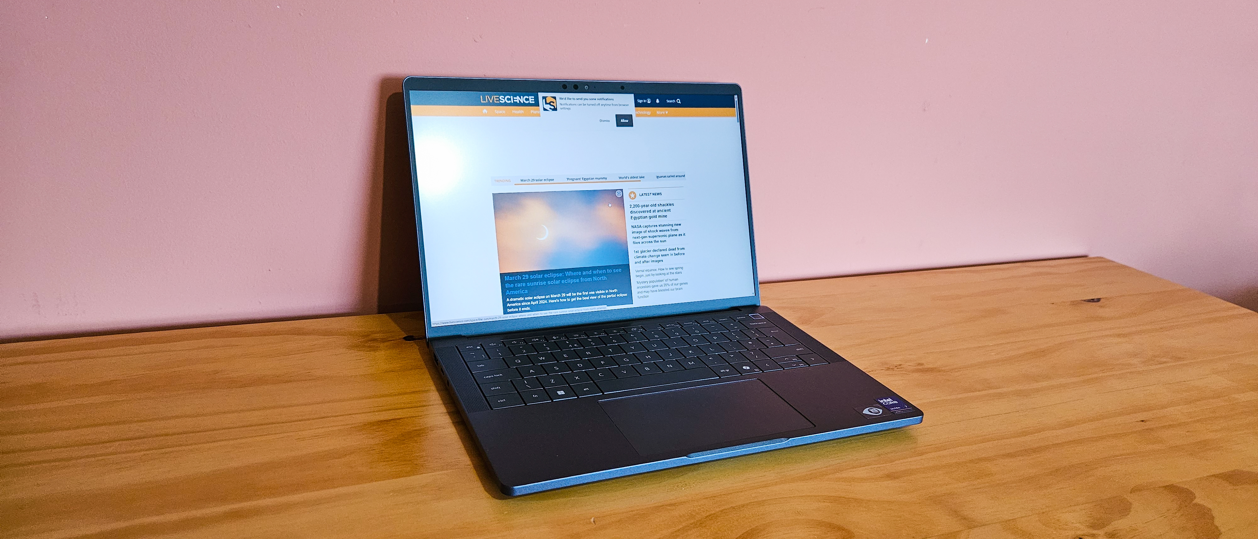 LS-Dell Pro 13 Premium: laptop open screen display