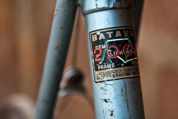 Yes, that reads "semi-lightweight" frame and fork. A modest proclamation.