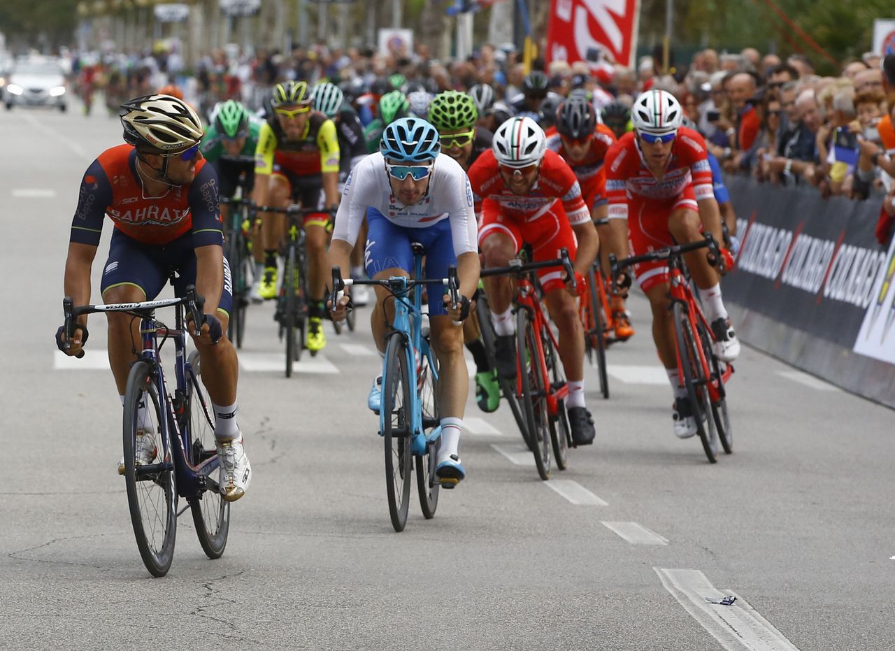The peloton rolls in