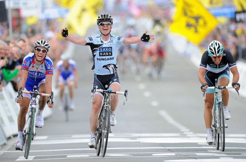 Nick Nuyens wins the 2011 edition of the Tour of Flanders