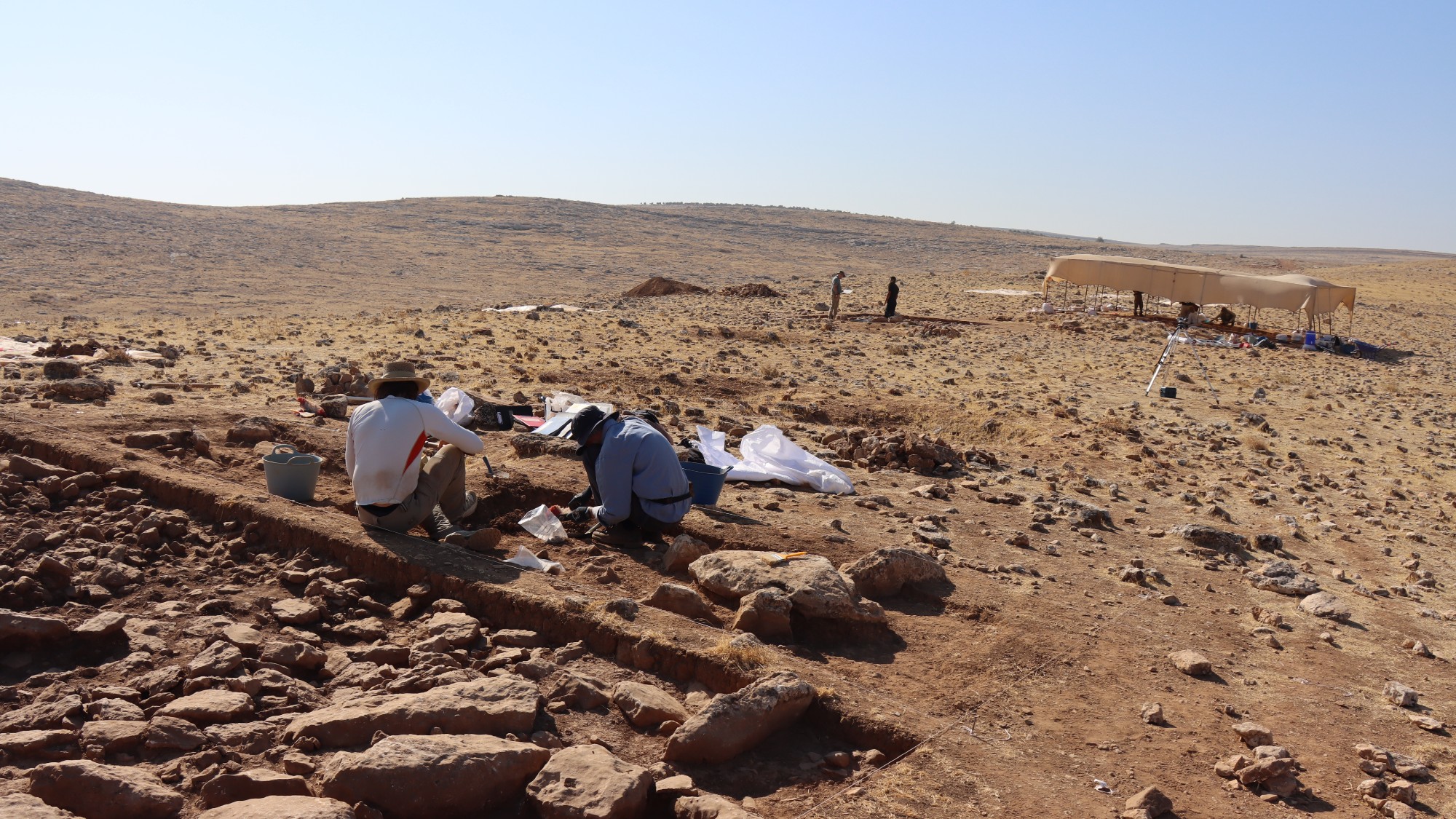 Archaeologists excavating at Mendik Tepe