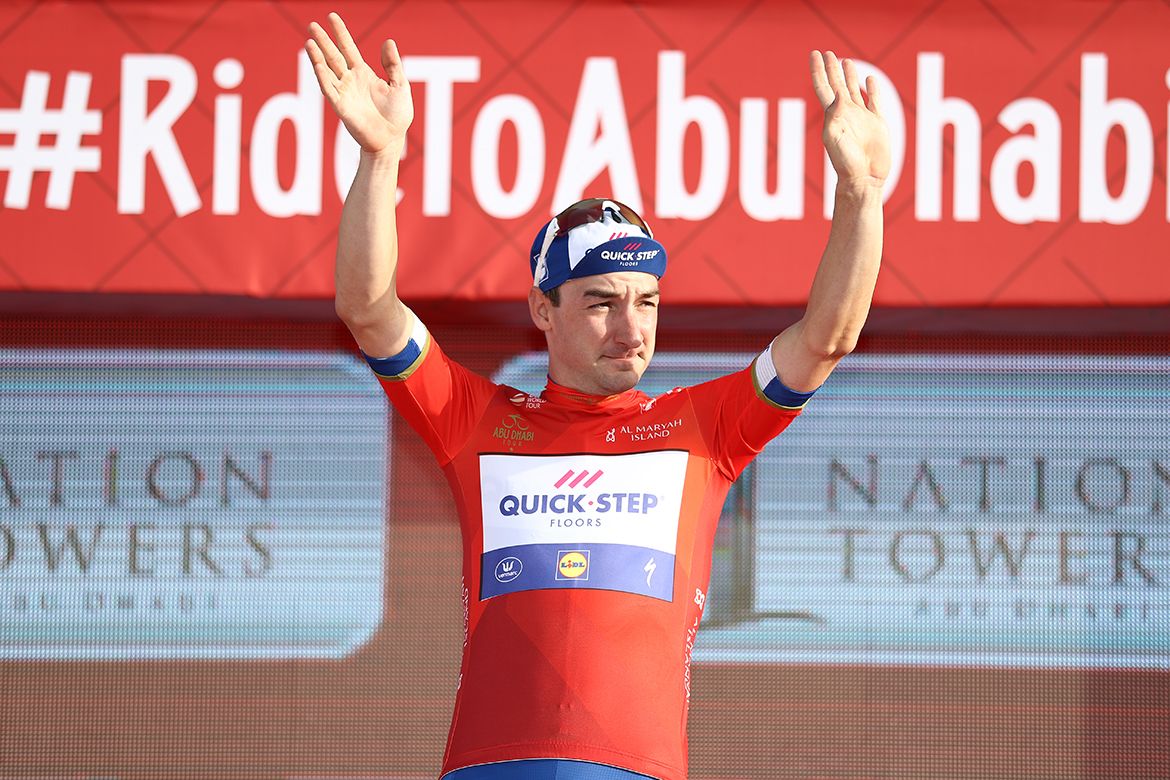Elia Viviani kept hold of the race lead