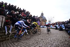 The elite male riders climb the Muur van Geraardsbergen at the 2024 Omloop Het Nieuwsblad