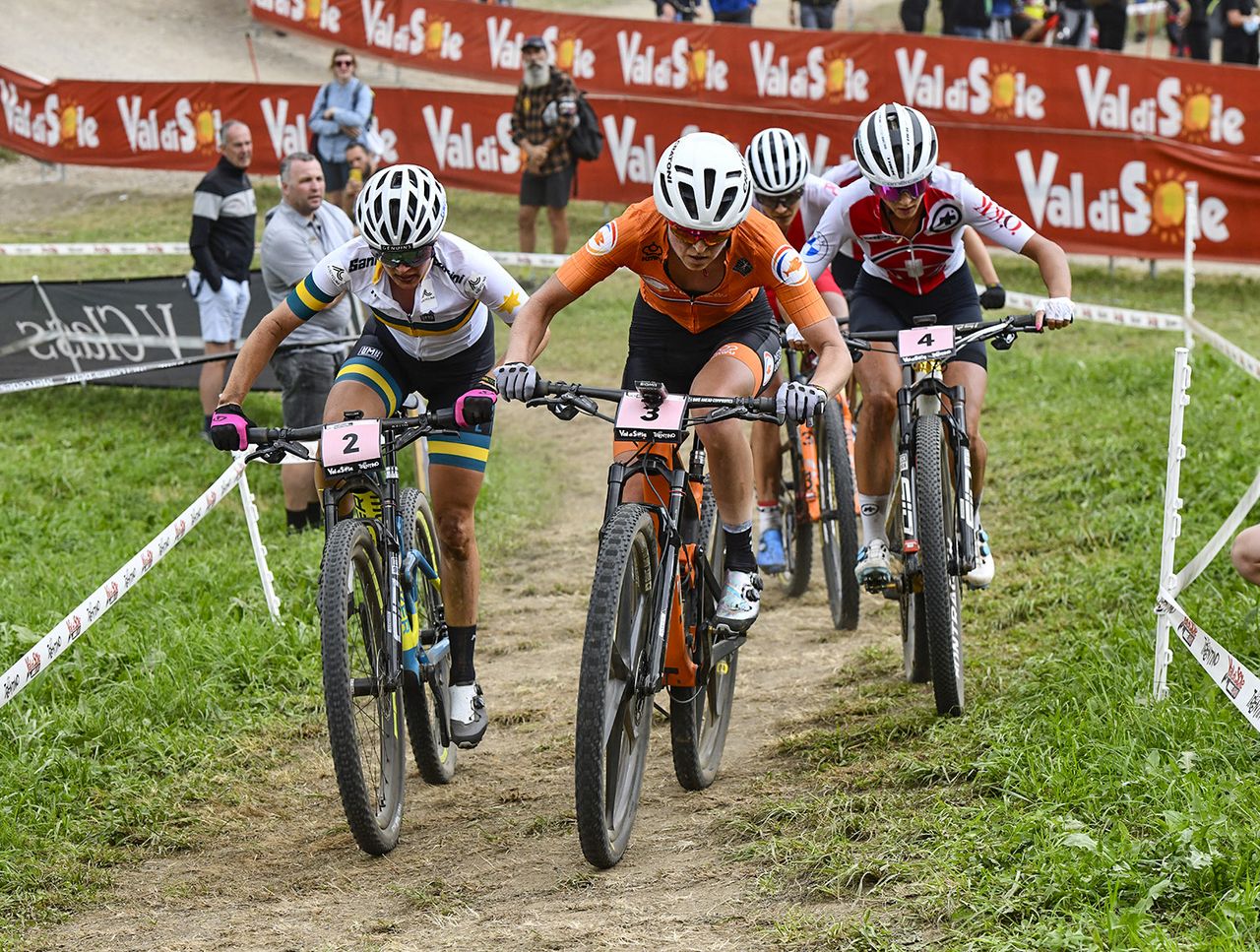 Anne Terpstra (Netherlands) leading the chase group of McConnell, Neff, Wloszczowska, Frei