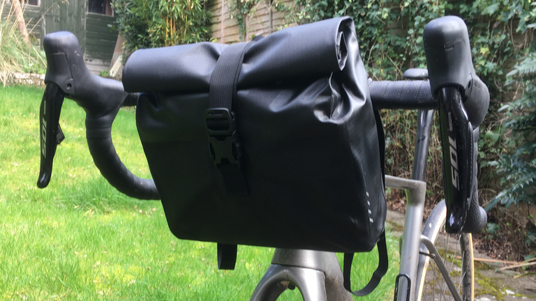 Topeak BarLoader bar bag review - useful by itself or together with the ...