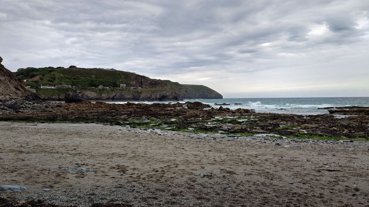 Sony Xperia 1 IV sample shot of a beach on a rainy day