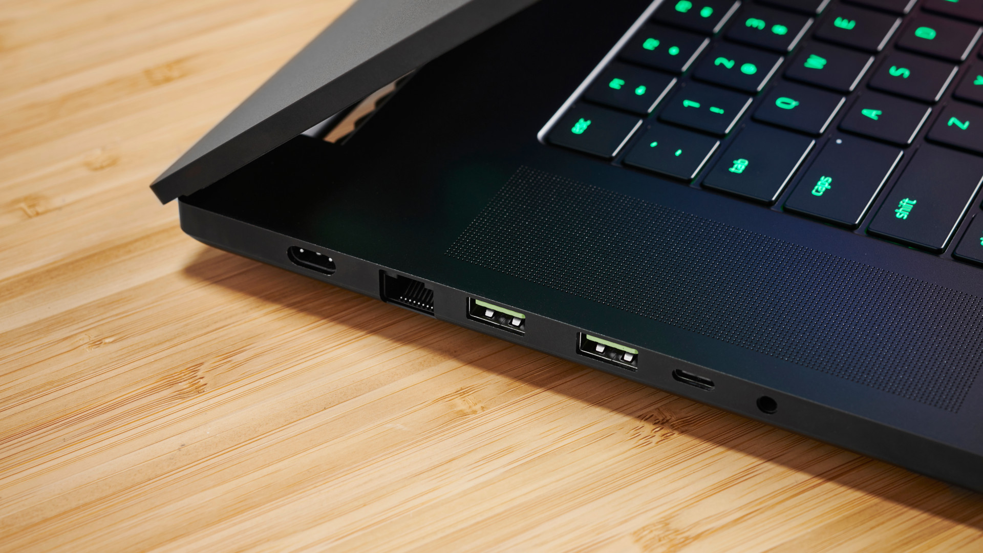 An images showing the ports on the Razer Blade 17 (2022)