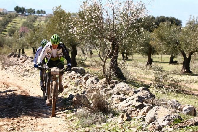 The race gets strung out along the front side of the course.\