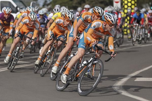 Genesys stay in control on the front of the bunch at the Heywood criterium
