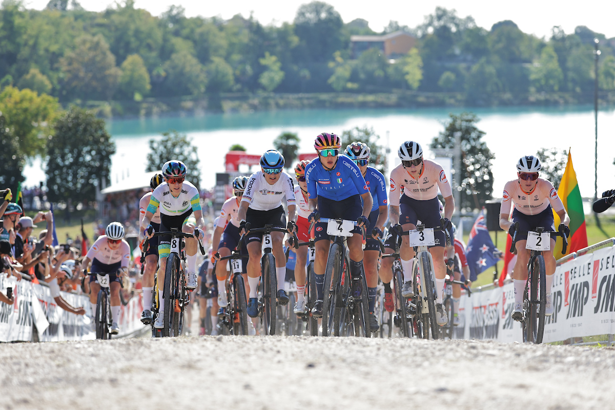 Picture by Alex Whitehead/SWpix.com - 07/10/2023 - Cycling - 2023 UCI Gravel World Championships - Elite Women - Provincia di Treviso, Veneto, Italy - Silvia Persico of Italy, Lorena Wiebes of The Netherlands, Demi Vollering of The Netherlands, Jade Treffeisen of Germany, Tiffany Cromwell of Australia