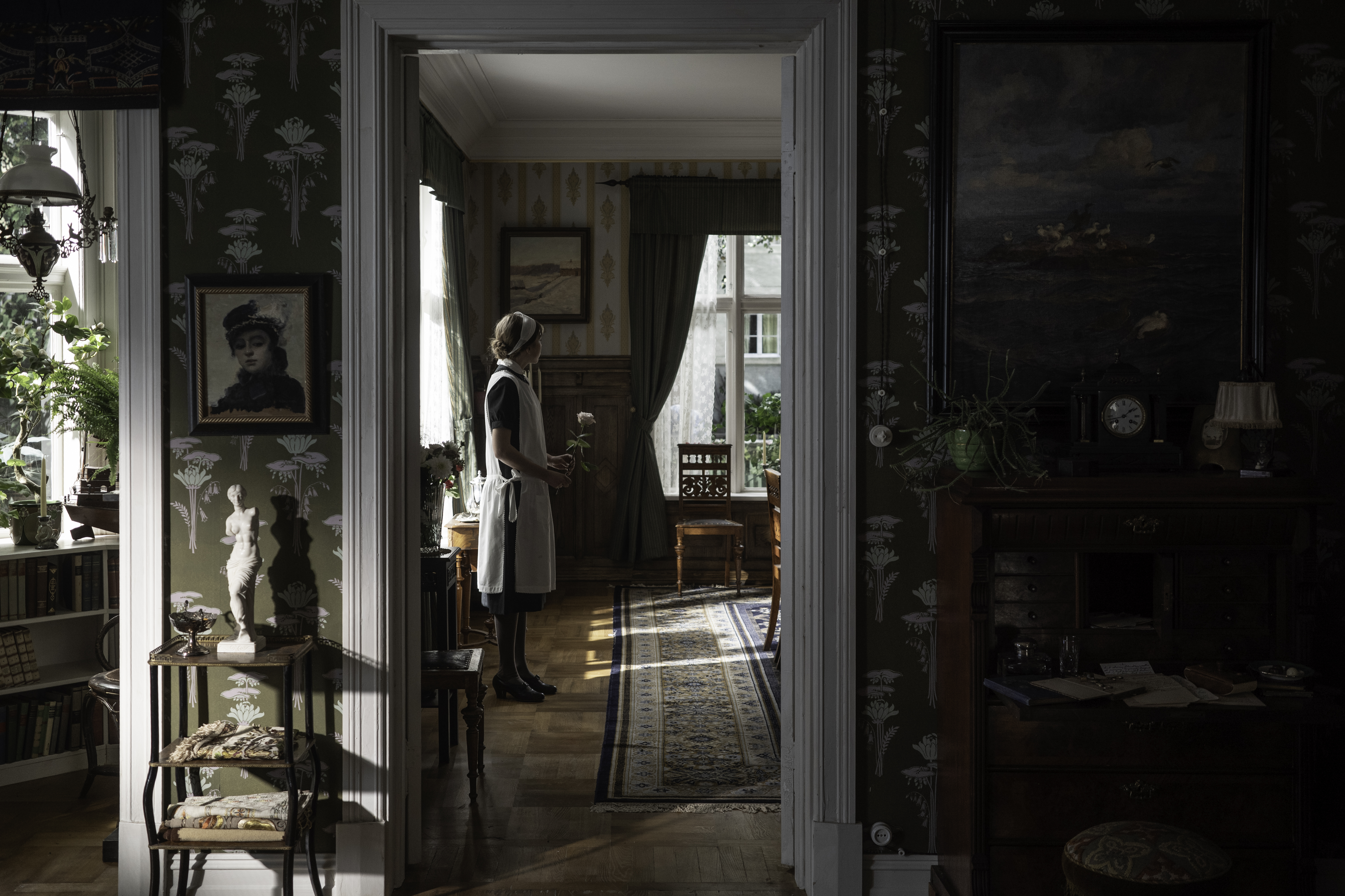 Sentimental Value home interior from the 1930s