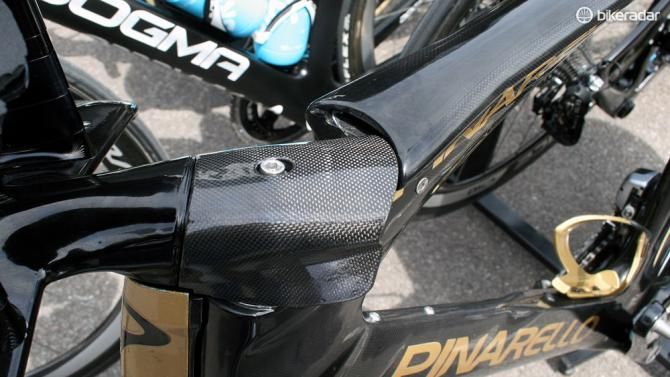 The stem area is fully integrated and keeps cables out of the way