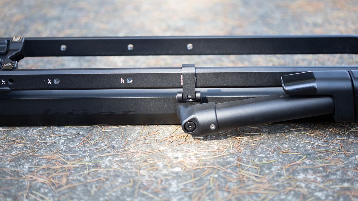 Best rooftop bike rack - Kuat Piston SR wheel hoop lock