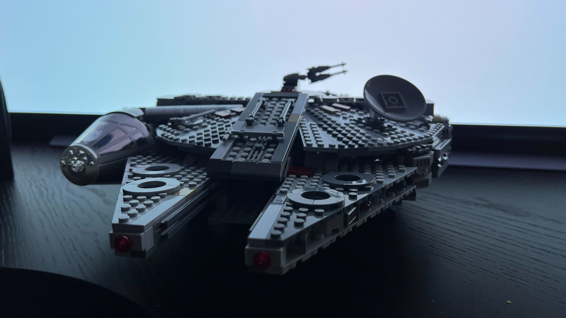 Lego Star Wars Millennium Falcon _front